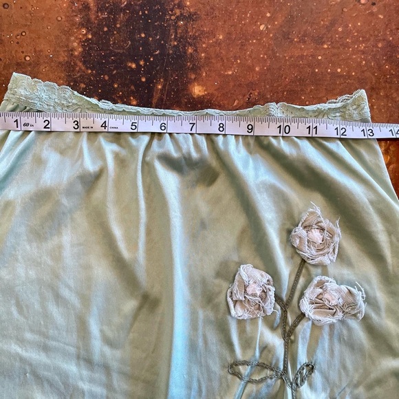 Vintage Half Slip Mint Green Pistachio Color XS Floral Design Great for Easter - Picture 3 of 5